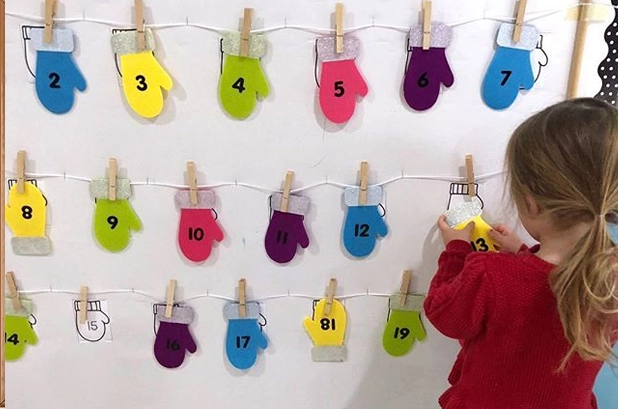 02 Mitten Match Bulletin Board Ideas Winter Bulletin Boards Ideas for Preschoolwebp