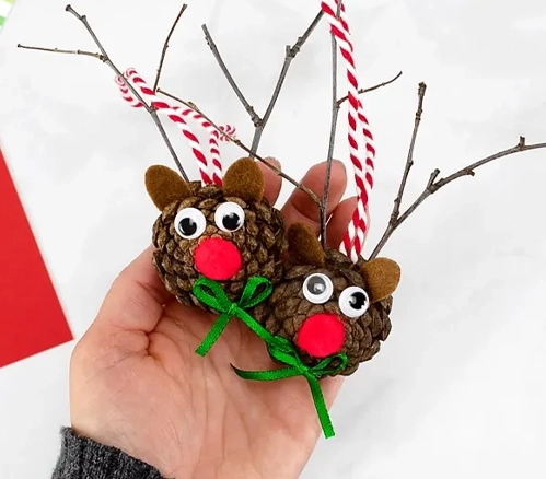 Pinecone Reindeer Preschool Christmas Crafts