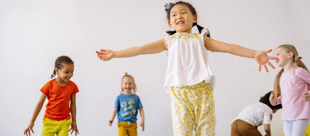 Comprendre les compétences motrices perceptives pour les enfants d'âge préscolaire 7 Activités de sensibilisation corporelle