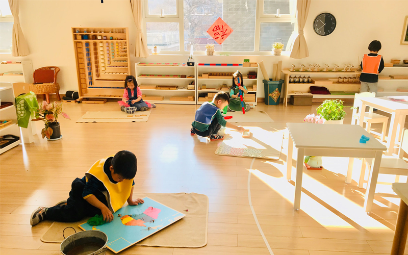 How to Teach Kids to Read? 17 montessori classroom