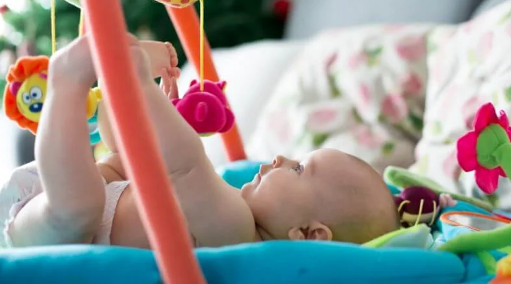 Solitary Play Matters: Unlocking Emotional and Cognitive Growth 5 Solitary Play Starts in Infancy